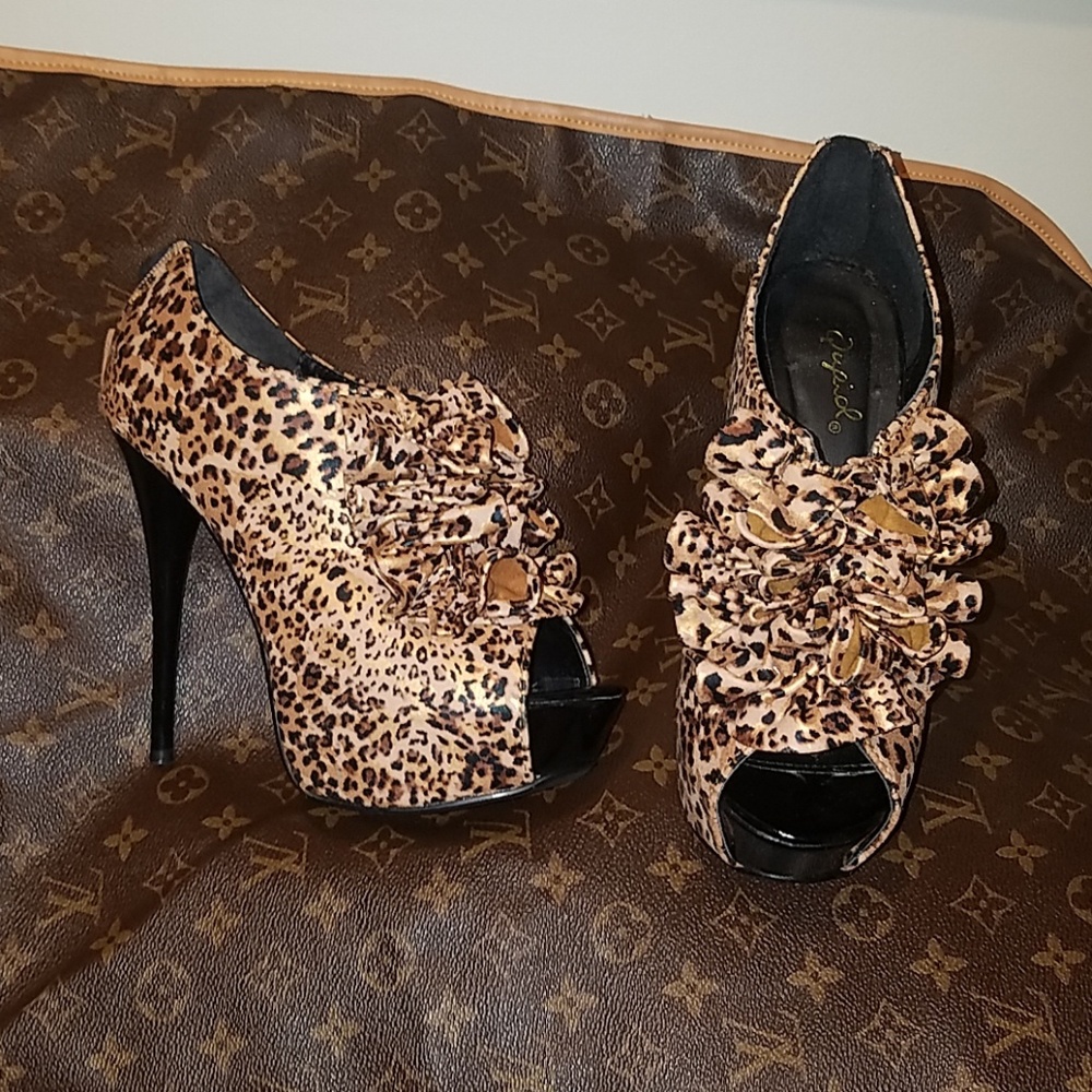 Chitta print peep toe.